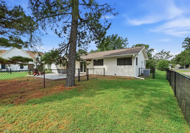 Photo 40 of Single family home for sale at 722 Kiowa Dr W, Lake Kiowa, TX 76240 | MLS# 21370239 | Listing updated on 2026-09-04