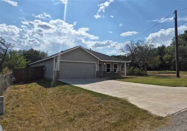 Photo 1 of Single family home for sale at 2518 Orion Wy, Granbury, TX 76048 | MLS# 21369103 | Listing updated on 2026-08-27