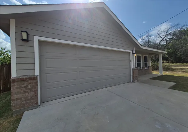 Photo 3 of Single family home for sale at 2518 Orion Wy, Granbury, TX 76048 | MLS# 21369103 | Listing updated on 2026-08-27