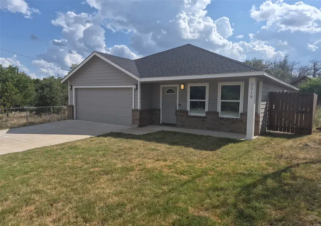 Photo 4 of Single family home for sale at 2518 Orion Wy, Granbury, TX 76048 | MLS# 21369103 | Listing updated on 2026-08-27