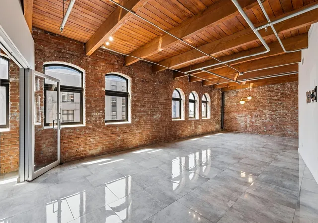 Listing Photo 4 - Condo for sale in building located at 509 Elm St, Dallas, TX 75202 - Unit #604
