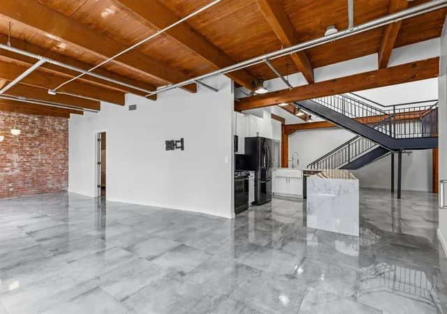 Listing Photo 5 - Condo for sale in building located at 509 Elm St, Dallas, TX 75202 - Unit #604