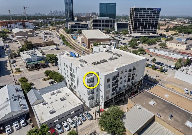 Listing Photo 4 - Condo for sale in building located at 5609 Smu Blvd, Dallas, TX 75206 - Unit #512