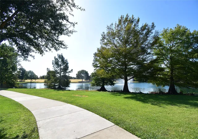 Photo 4 of Single family home for sale at 1109 Shadow Lakes Blvd, Allen, TX 75002 | MLS# 21370265 | Listing updated on 2026-10-06