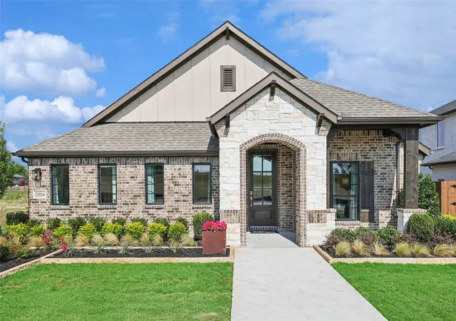 Photo 1 of Single family home for sale at 2004 Ridgecrest Ln, Sherman, TX 75092 | MLS# 21370164 | Listing updated on 2026-08-27