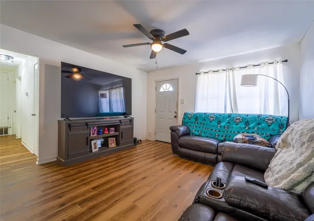 Photo 3 of Single family home for sale at 807 N Lacy Dr, Lacy Lakeview, TX 76705 | MLS# 21370619 | Listing updated on 2026-08-27