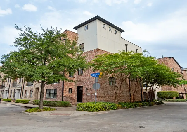 Townhouse for sale at 2110 Helsminster Dr, Dallas, TX 75201 | MLS# 21369985