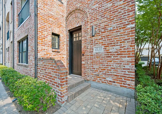 Photo 2 of Townhouse for sale at 2110 Helsminster Dr, Dallas, TX 75201 | MLS# 21369985 | Listing updated on 2026-10-07