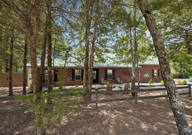 Photo 1 of Single family home for sale at 2904 Hideaway Ln, Quinlan, TX 75474 | MLS# 21362759 | Listing updated on 2026-08-27