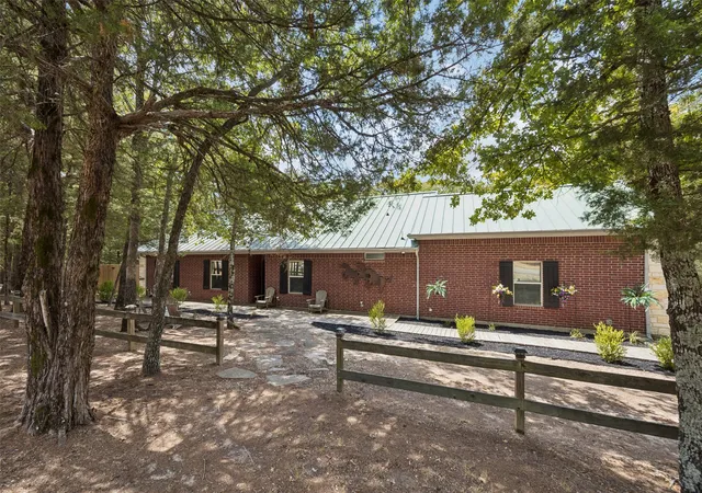 Photo 2 of Single family home for sale at 2904 Hideaway Ln, Quinlan, TX 75474 | MLS# 21362759 | Listing updated on 2026-08-27