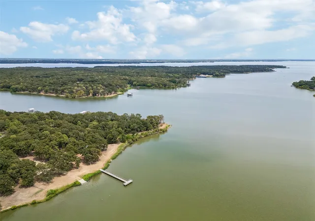 Photo 4 of Single family home for sale at 2904 Hideaway Ln, Quinlan, TX 75474 | MLS# 21362759 | Listing updated on 2026-08-27