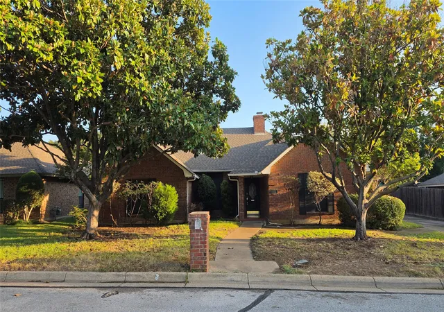 Photo 1 of Single family home for sale at 4401 Waycross Dr, Arlington, TX 76016 | MLS# 21370741 | Listing updated on 2026-09-27