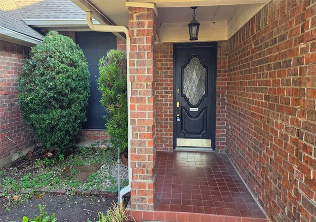 Photo 3 of Single family home for sale at 4401 Waycross Dr, Arlington, TX 76016 | MLS# 21370741 | Listing updated on 2026-09-27