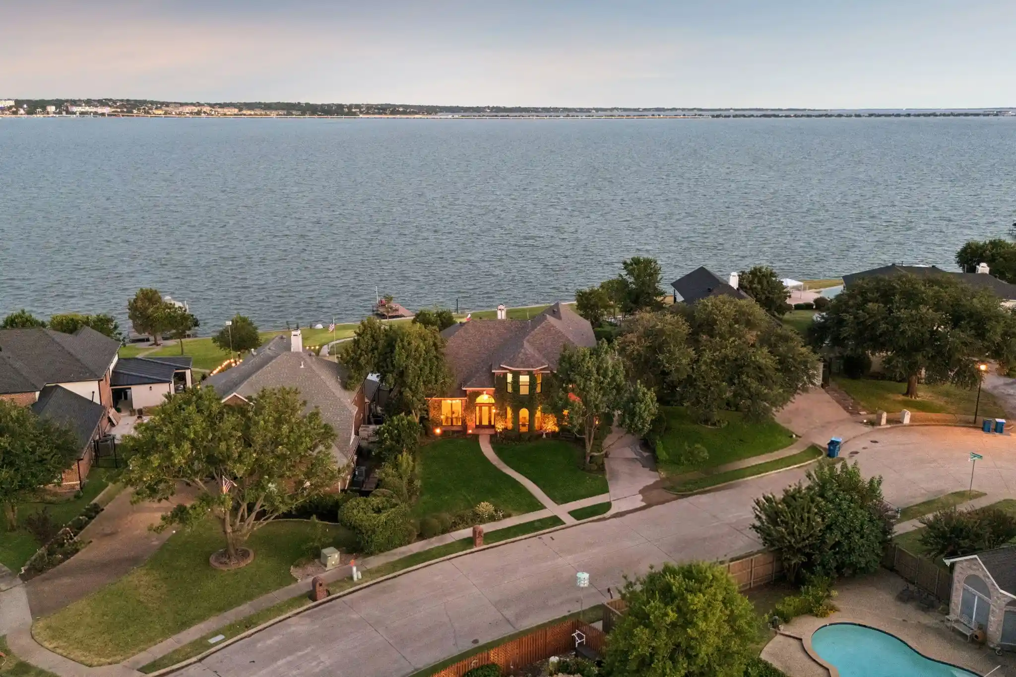 Photo 1 of Single family home for sale at 9910 Lincolnshire Ln, Rockwall, TX 75087 | MLS# 21370263 | Listing updated on 2026-10-18