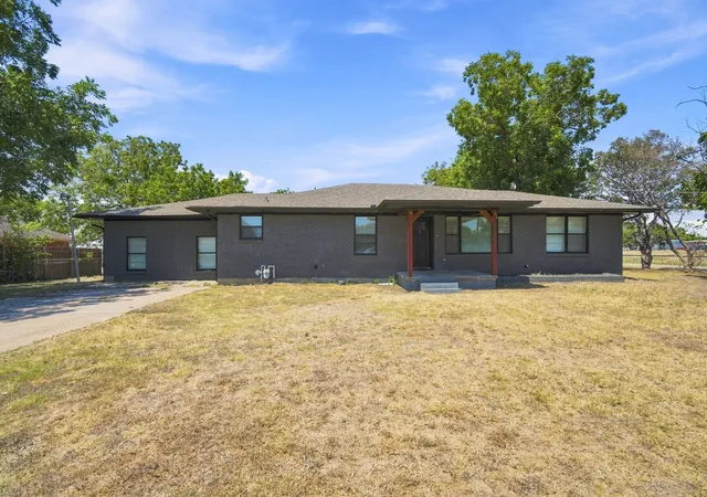 Photo 1 of Single family home for sale at 104 Casa Linda Dr, Ennis, TX 75119 | MLS# 21369771 | Listing updated on 2026-08-27