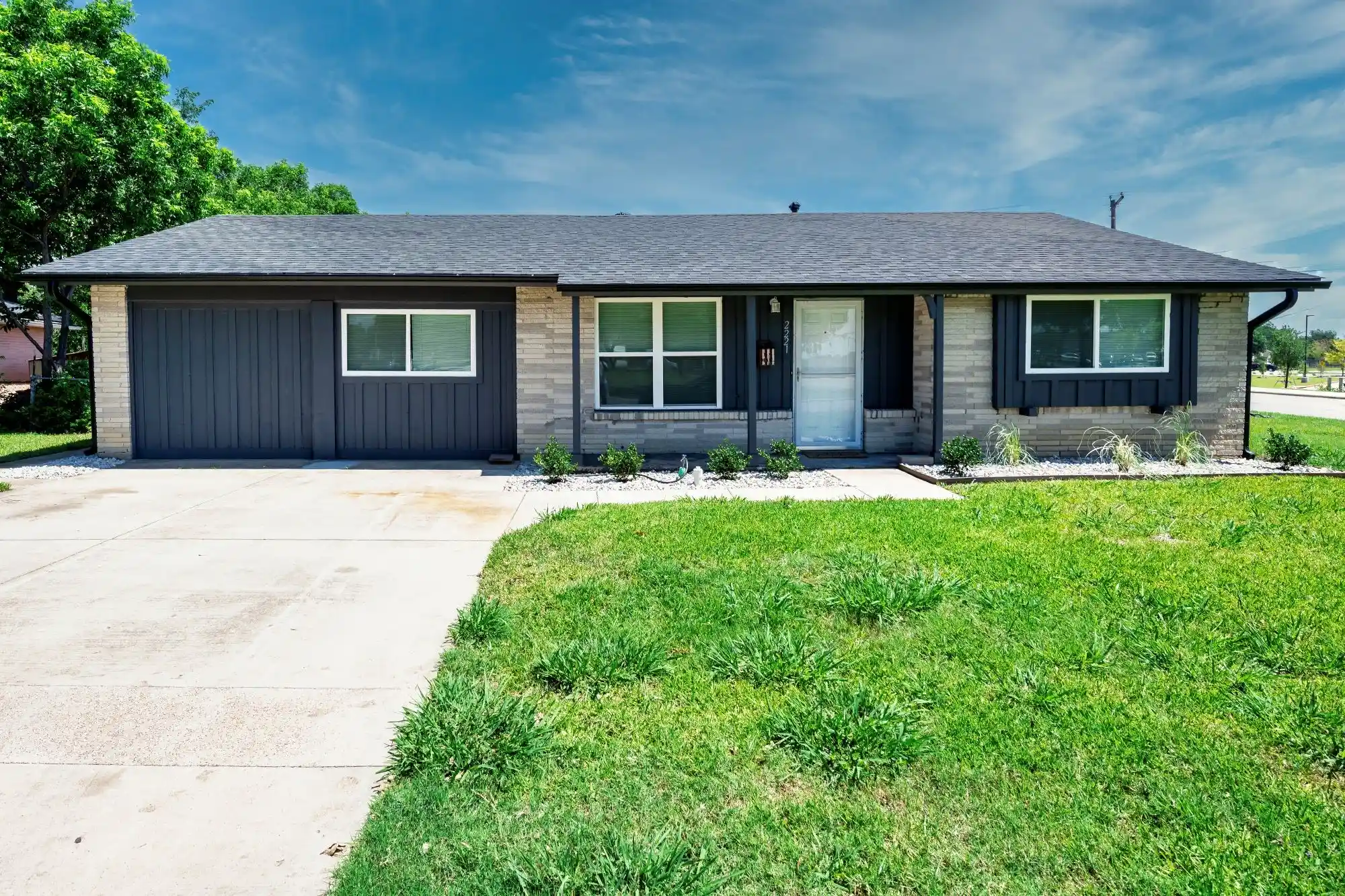 Photo 1 of Single family home for sale at 2221 Marilyn Ln, Arlington, TX 76010 | MLS# 21367466 | Listing updated on 2026-10-29