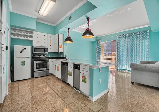 Photo 2 of Condo for sale at 3225 Turtle Creek Blvd #212, Dallas, TX 75219 | MLS# 21370761 | Listing updated on 2026-08-27