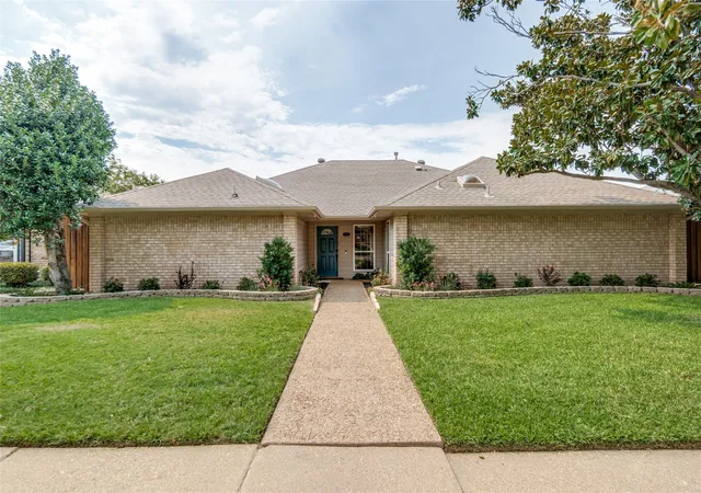 Photo 1 of Single family home for sale at 6204 La Cosa Dr, Dallas, TX 75248 | MLS# 21334177 | Listing updated on 2026-08-30