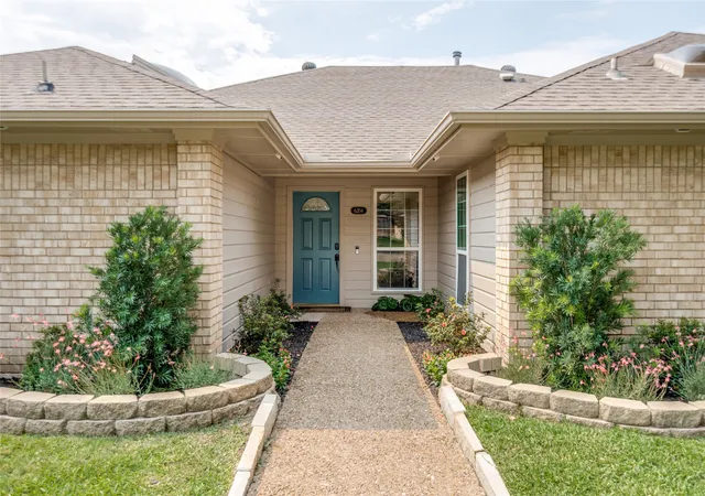 Photo 2 of Single family home for sale at 6204 La Cosa Dr, Dallas, TX 75248 | MLS# 21334177 | Listing updated on 2026-08-30