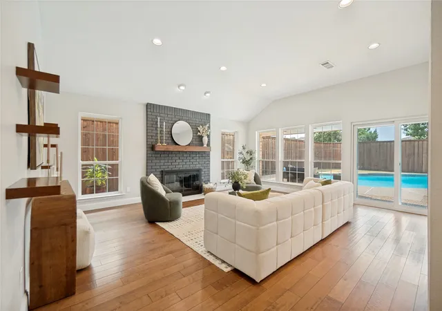 Photo 3 of Single family home for sale at 6204 La Cosa Dr, Dallas, TX 75248 | MLS# 21334177 | Listing updated on 2026-08-30
