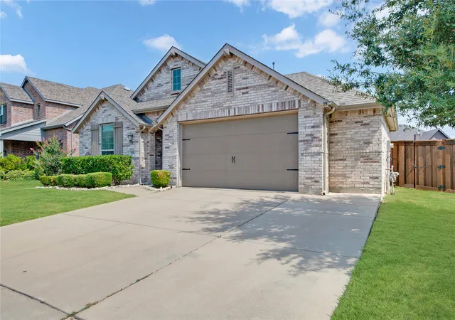 Photo 2 of Single family home for sale at 1819 Huntsman Wy, Forney, TX 75126 | MLS# 21369777 | Listing updated on 2026-08-27