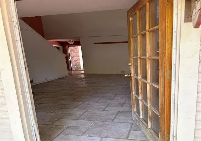 Photo 3 of Single family home for sale at 544 Renee Ln, De Soto, TX 75115 | MLS# 21370793 | Listing updated on 2026-08-27
