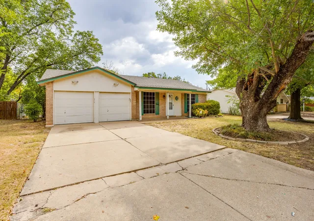Photo 1 of Single family home for sale at 312 Nw Wintercrest Rd, Burleson, TX 76028 | MLS# 21369844 | Listing updated on 2026-08-31