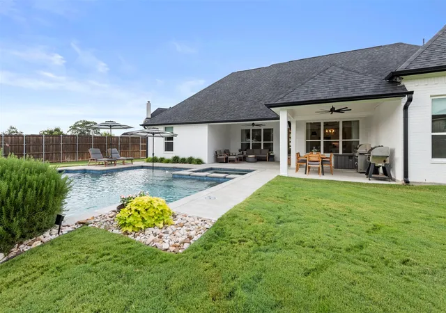 Photo 2 of Single family home for sale at 105 Kaya Ct, Weatherford, TX 76087 | MLS# 21365464 | Listing updated on 2026-08-27