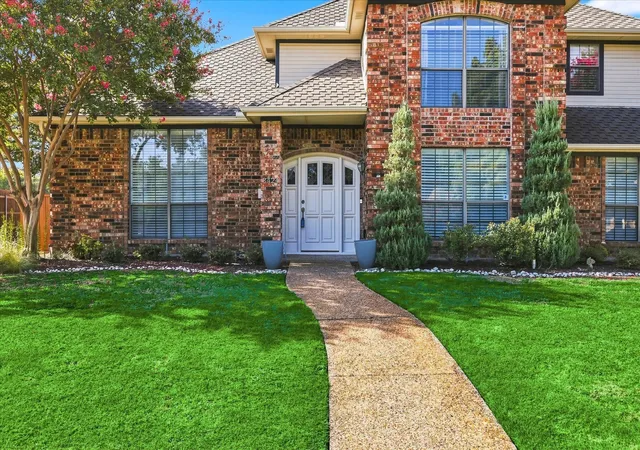 Photo 2 of Single family home for sale at 3424 Steven Dr, Plano, TX 75023 | MLS# 21369061 | Listing updated on 2026-09-24