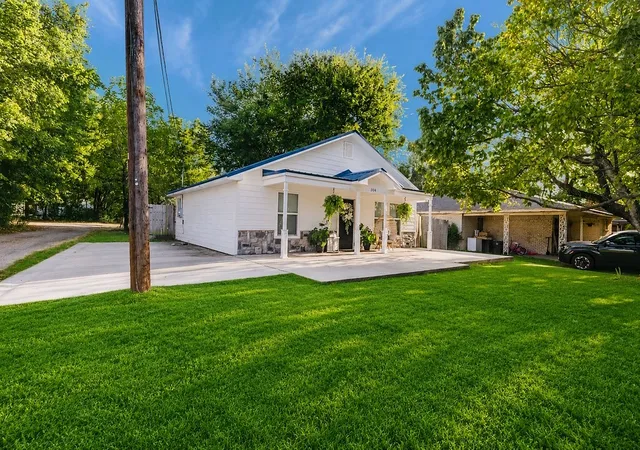 Photo 2 of Single family home for sale at 304 Jarbo St, Sulphur Springs, TX 75482 | MLS# 21370044 | Listing updated on 2026-08-27