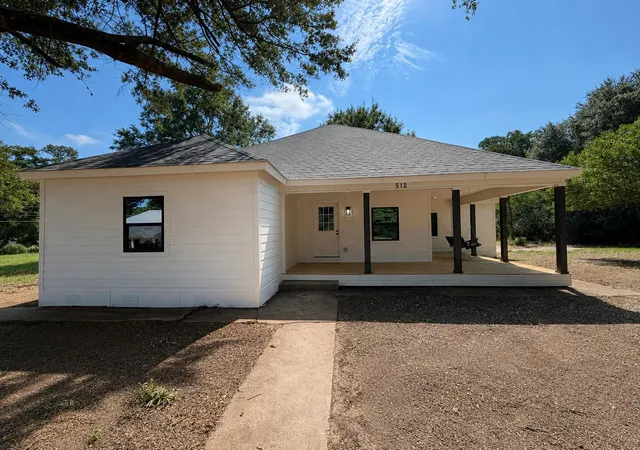 Photo 3 of Single family home for sale at 512 N Ellis St, New Boston, TX 75570 | MLS# 21370889 | Listing updated on 2026-08-27