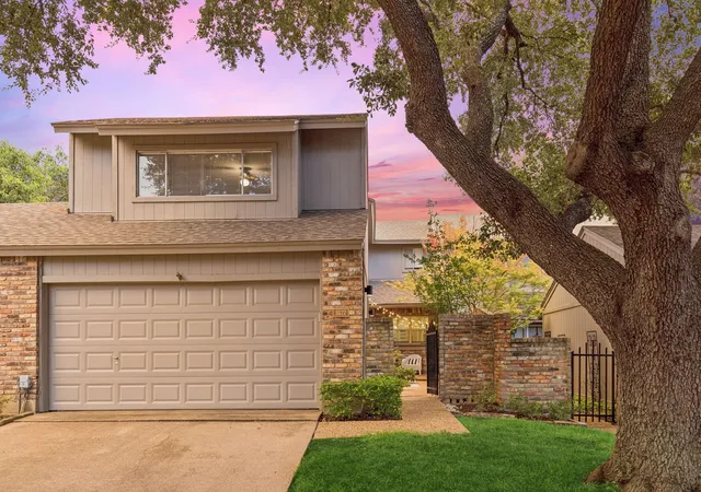 Photo 1 of Townhouse for sale at 9622 Highland View Dr, Dallas, TX 75238 | MLS# 21367883 | Listing updated on 2026-08-29