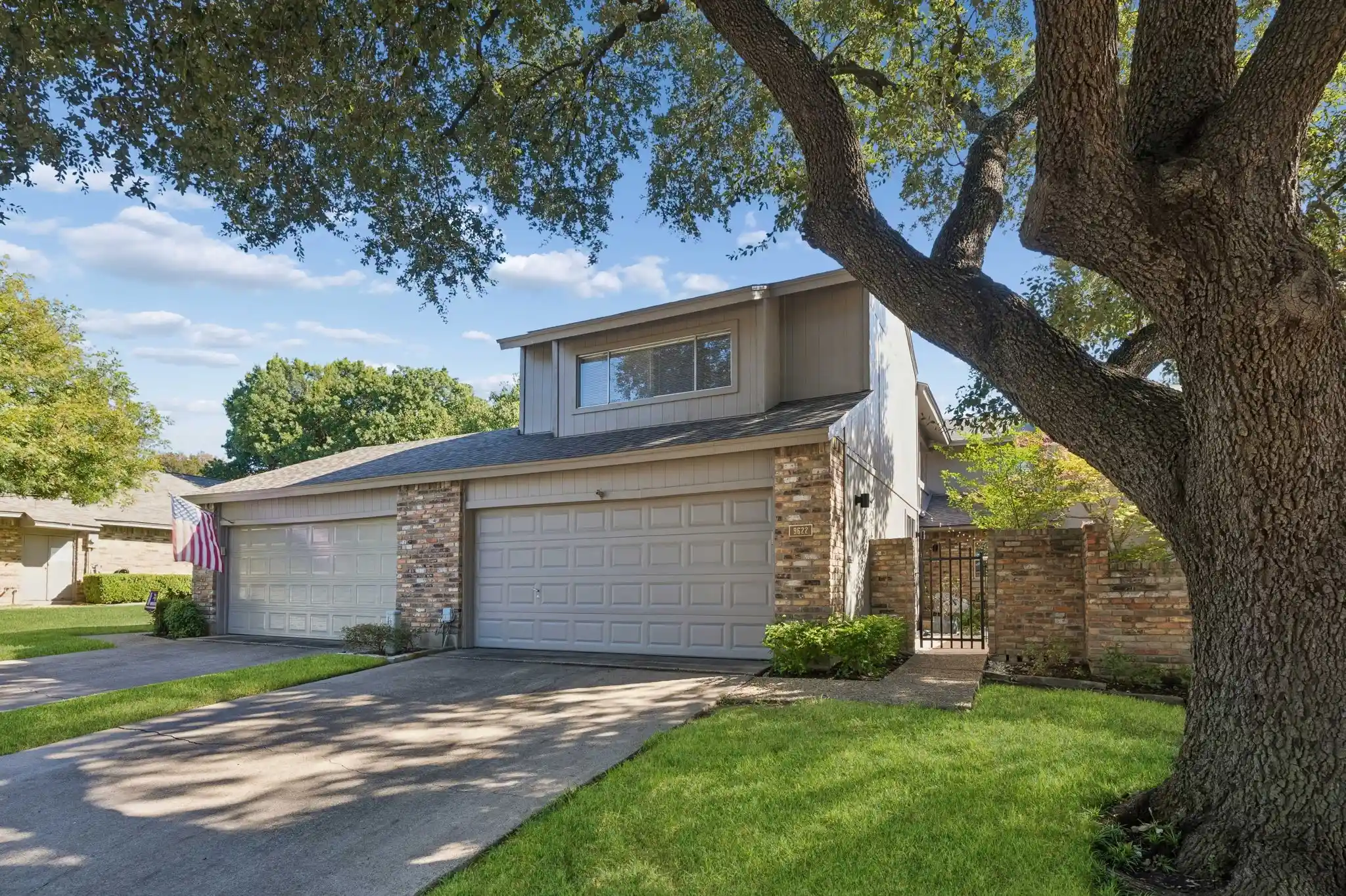Photo 1 of Townhouse for sale at 9622 Highland View Dr, Dallas, TX 75238 | MLS# 21367883 | Listing updated on 2026-10-28