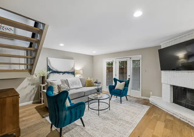 Photo 4 of Townhouse for sale at 9622 Highland View Dr, Dallas, TX 75238 | MLS# 21367883 | Listing updated on 2026-08-29