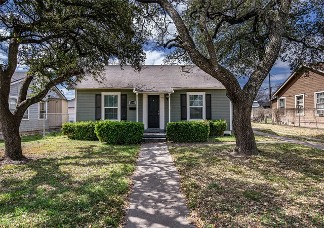 Photo 1 of Multi family home for sale at 1108 N 28th St, Waco, TX 76707 | MLS# 21370833 | Listing updated on 2026-08-27