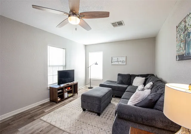 Photo 3 of Multi family home for sale at 1108 N 28th St, Waco, TX 76707 | MLS# 21370833 | Listing updated on 2026-08-27