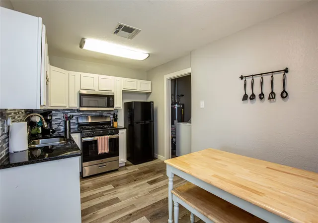 Photo 4 of Multi family home for sale at 1108 N 28Th St, Waco, TX 76707 | MLS# 21370833 | Listing updated on 2026-08-27
