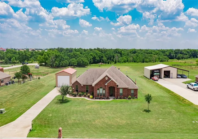 Photo 3 of Single family home for sale at 245 Mckinley Ln, Royse City, TX 75189 | MLS# 21370909 | Listing updated on 2026-08-27