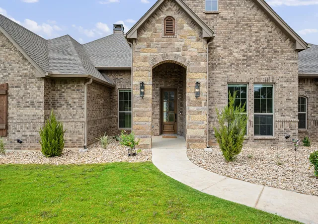 Photo 2 of Single family home for sale at 460 Royal Santana Run, Weatherford, TX 76087 | MLS# 21369769 | Listing updated on 2026-08-29