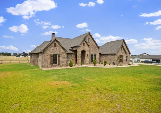 Photo 4 of Single family home for sale at 460 Royal Santana Run, Weatherford, TX 76087 | MLS# 21369769 | Listing updated on 2026-08-29