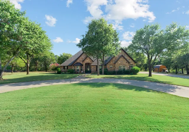 Photo 2 of Single family home for sale at 173 Oakwood Trl, Eastland, TX 76448 | MLS# 21368549 | Listing updated on 2026-09-29