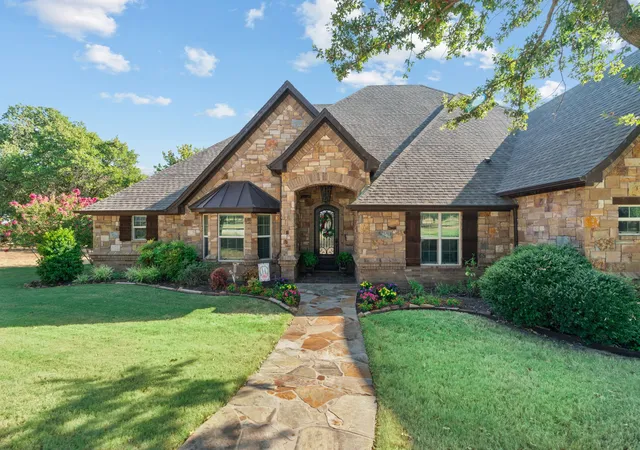 Photo 3 of Single family home for sale at 173 Oakwood Trl, Eastland, TX 76448 | MLS# 21368549 | Listing updated on 2026-09-29
