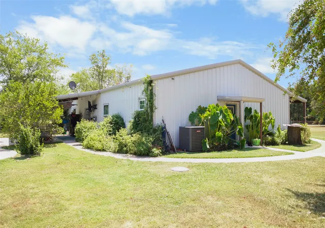 Photo 4 of Single family home for sale at 11325 County Road 104, Kaufman, TX 75142 | MLS# 21371004 | Listing updated on 2026-09-01