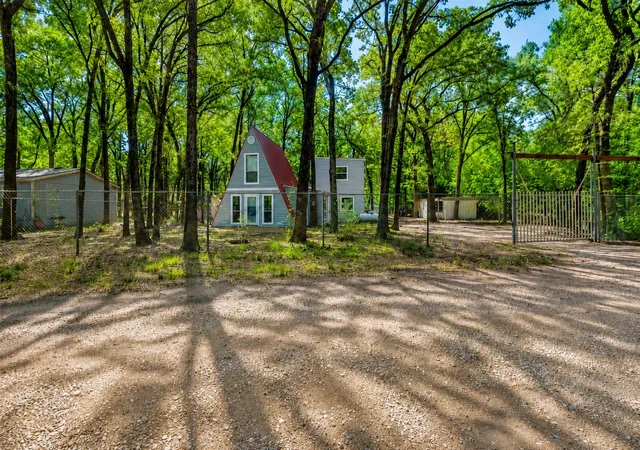 Photo 3 of Single family home for sale at 1921 Lone Eagle Dr, West Tawakoni, TX 75474 | MLS# 21371009 | Listing updated on 2026-08-28