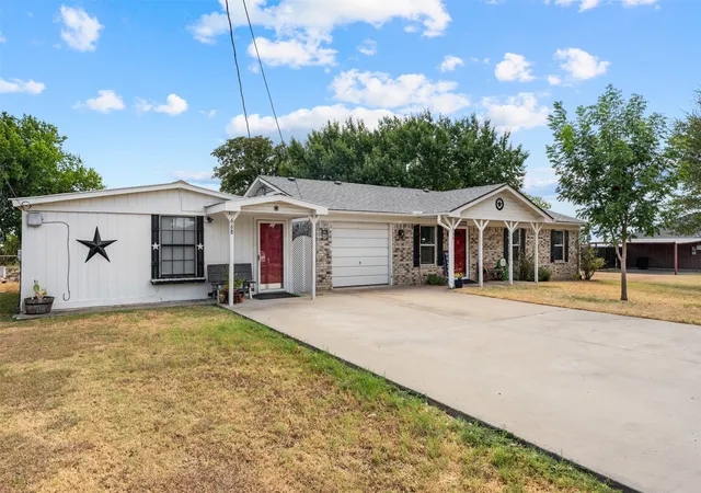 Photo 2 of Single family home for sale at 664 Woodard Ln, Bruceville, TX 76630 | MLS# 21368551 | Listing updated on 2026-08-28