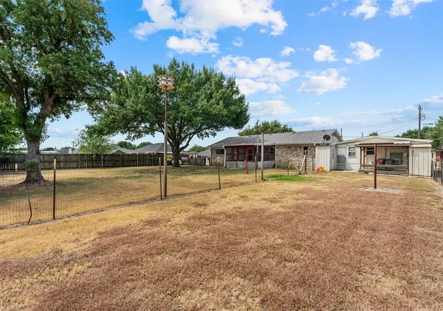 Photo 4 of Single family home for sale at 664 Woodard Ln, Bruceville, TX 76630 | MLS# 21368551 | Listing updated on 2026-08-28