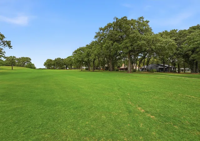 Photo 3 of Single family home for sale at 237 Cayuga Trl, Lake Kiowa, TX 76240 | MLS# 21370850 | Listing updated on 2026-08-31