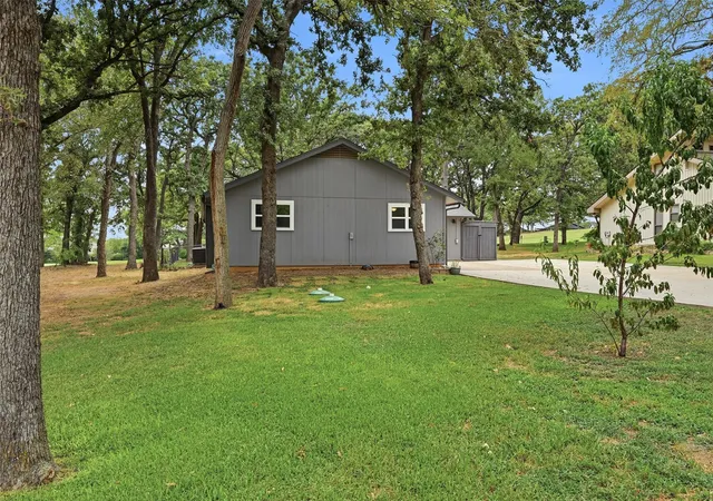 Photo 3 of Single family home for sale at 237 Cayuga Trl, Lake Kiowa, TX 76240 | MLS# 21370850 | Listing updated on 2026-08-31