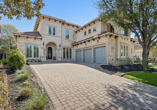 Photo 2 of Single family home for sale at 4739 Byron Cir, Irving, TX 75038 | MLS# 21369469 | Listing updated on 2026-08-30