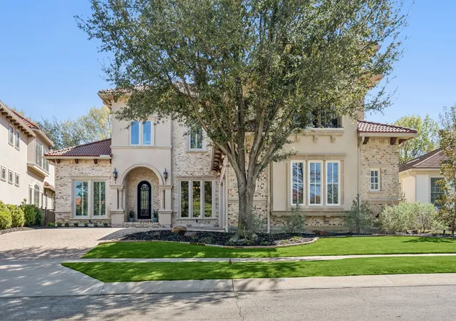Photo 3 of Single family home for sale at 4739 Byron Cir, Irving, TX 75038 | MLS# 21369469 | Listing updated on 2026-08-30
